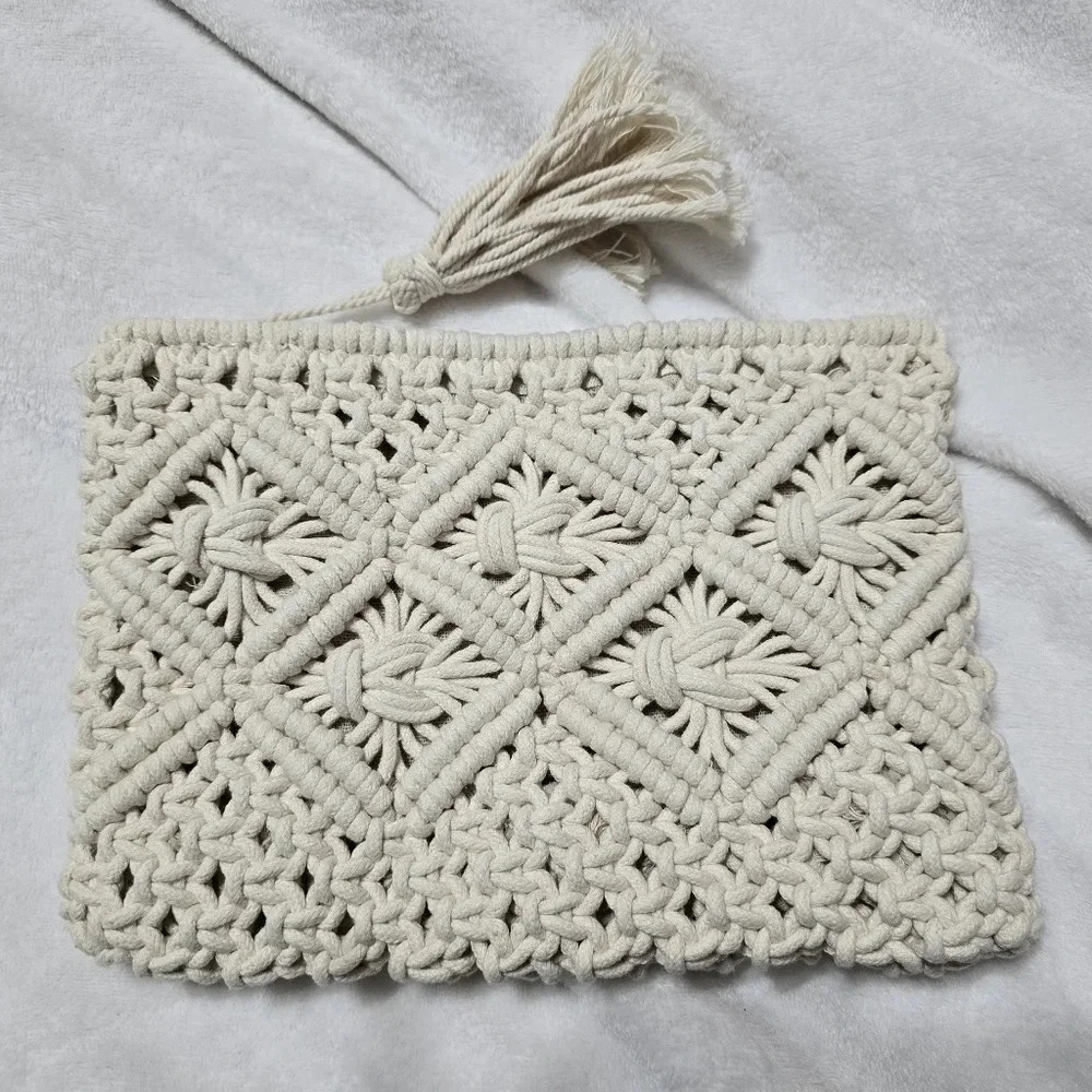 Handmade Boho Macrame Clutch/Wallet, Zip Top Close w/ Tassel Zipper Pull, NWOT.